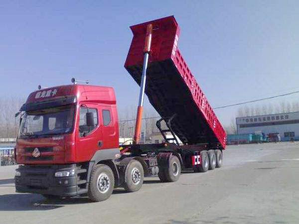 自卸半挂车图片