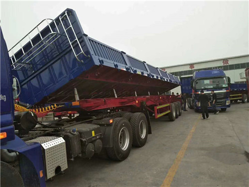 自卸半挂车图片